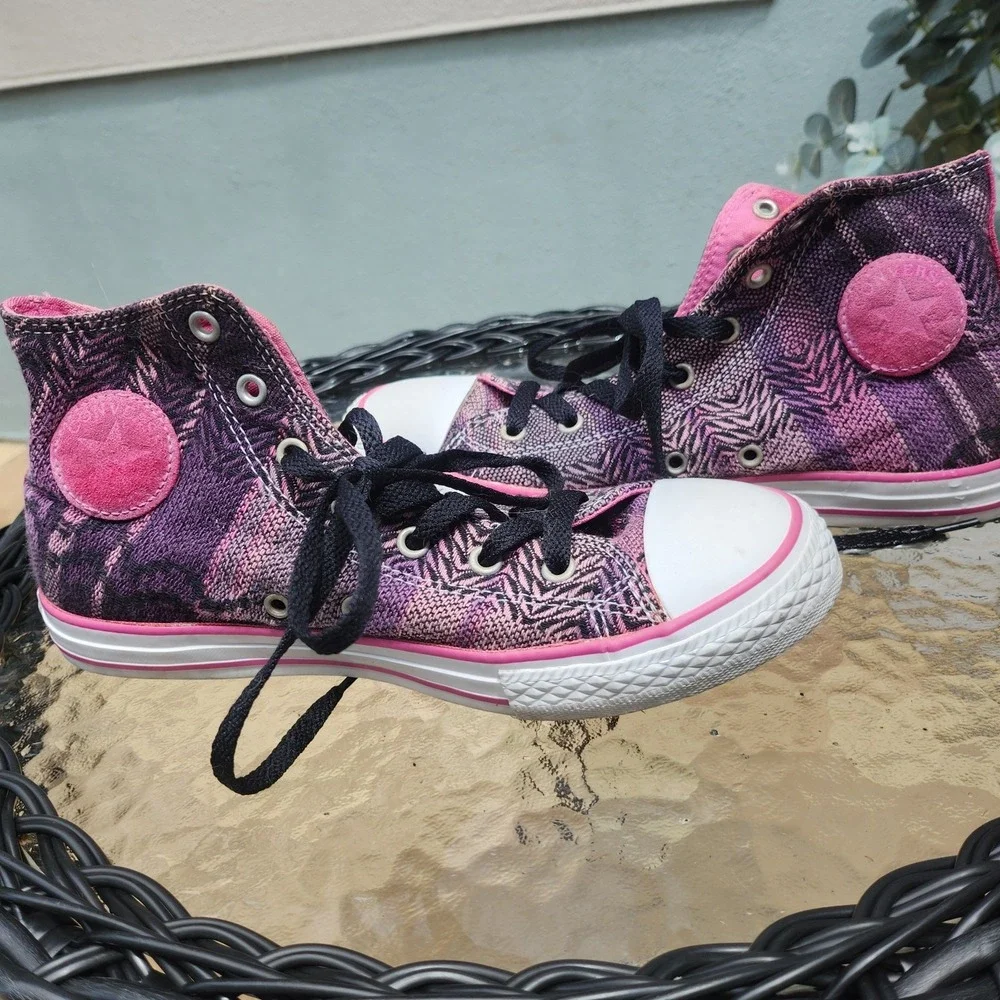 Converse Junior Chuck Taylor All Stars Size 5 Purple Pink Note: Worn Logo Patch